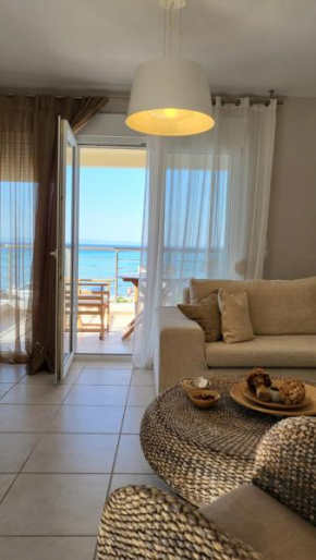 Maison Evita, Elegant Beachfront apt, Polychrono